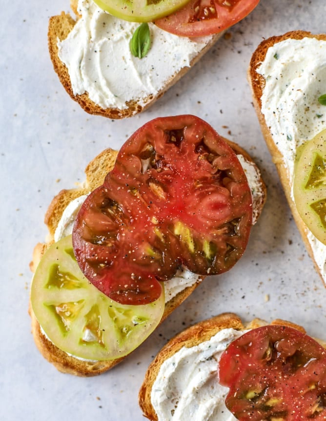 heirloom tomato garlic toast with basil whipped feta I howsweeteats.com