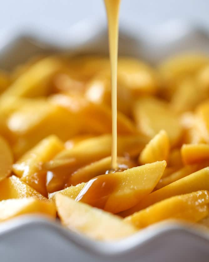 pistachio peach caramel crumble I howsweeteats.com