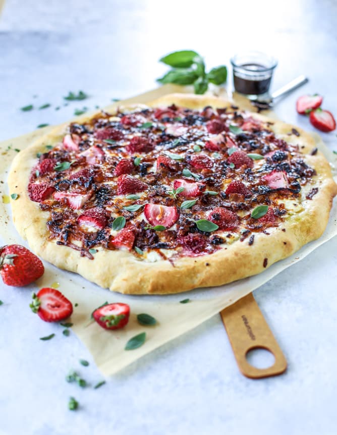 strawberry pizza I howsweeteats.com