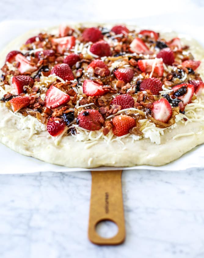 strawberry pizza I howsweeteats.com