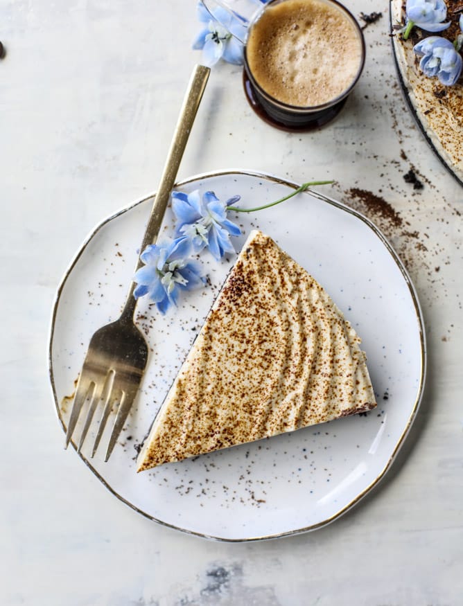 no bake greek yogurt cheesecake I howsweeteats.com