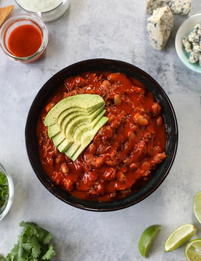 slow cooker buffalo chicken chili I howsweeteats.com