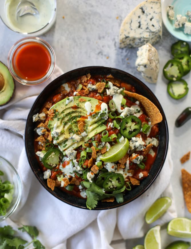 slow cooker buffalo chicken chili I howsweeteats.com