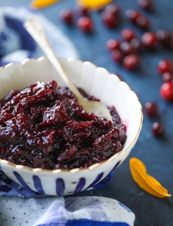 bourbon cider vanilla cranberry sauce I howsweeteats.com #thanksgiving #cranberrysauce #sidedish