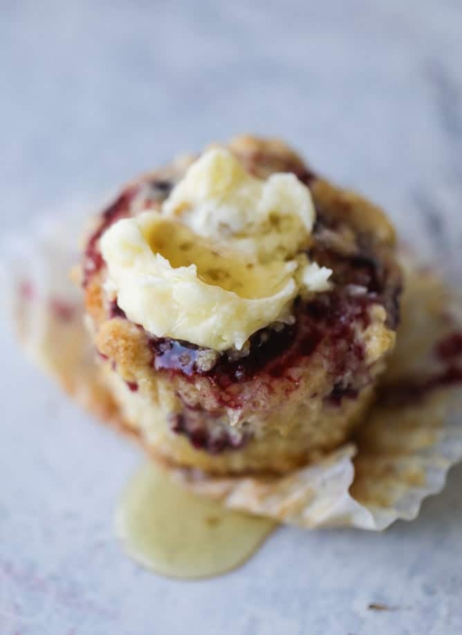 cranberry swirl crumble muffins I howsweeteats.com #thanksgiving #christmas #muffins #cranberry