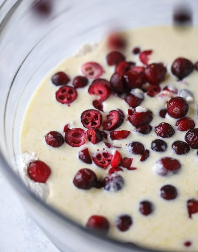 cranberry swirl crumble muffins I howsweeteats.com #thanksgiving #christmas #muffins #cranberry