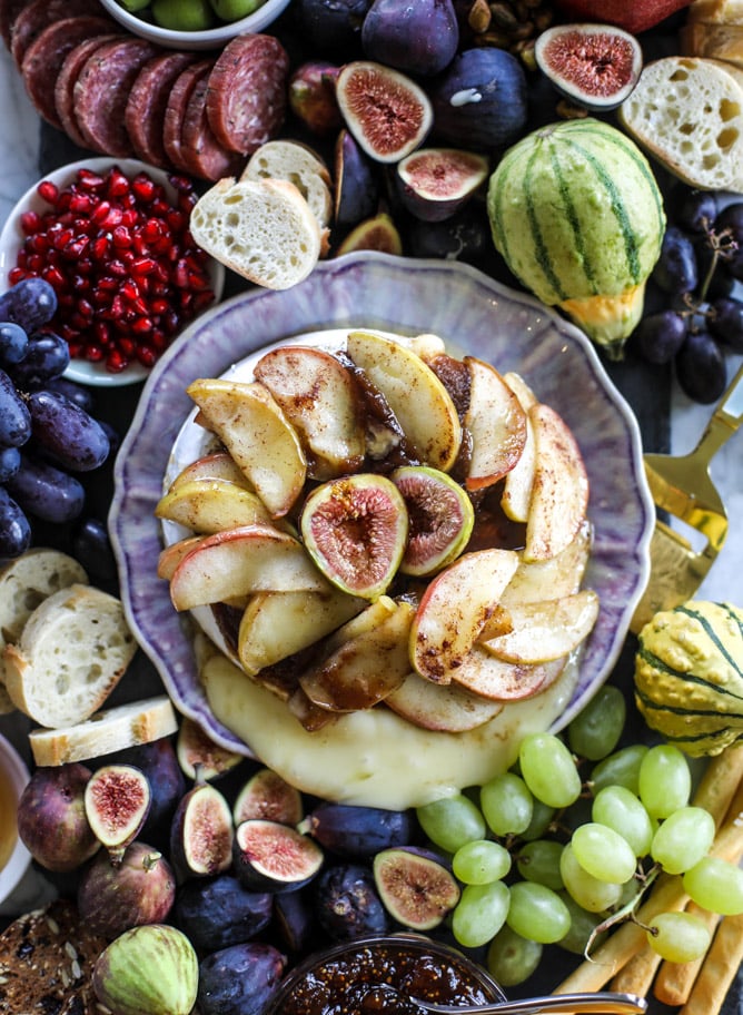 thanksgiving crostini bar with maple apple brie cheese I howsweeteats.com #thanksgiving #friendsgiving #cheese #appetizers #cocktails