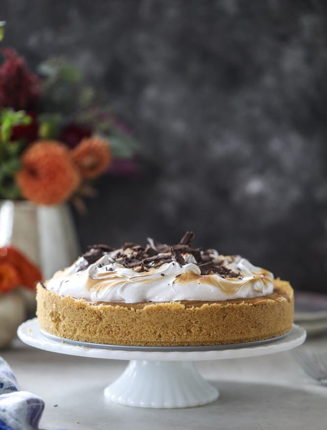 chocolate pumpkin pie with marshmallow I howsweeteats.com #thanksgiving #pumpkin #pie