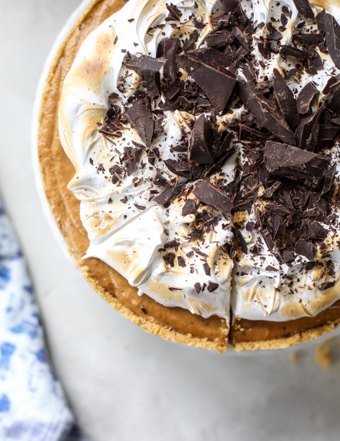chocolate pumpkin pie with marshmallow I howsweeteats.com #thanksgiving #pumpkin #pie