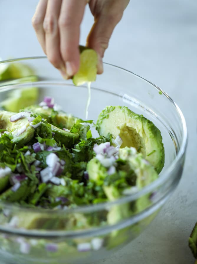 crispy carnitas guacamole I howsweeteats.com #guacamole #dip #avocado