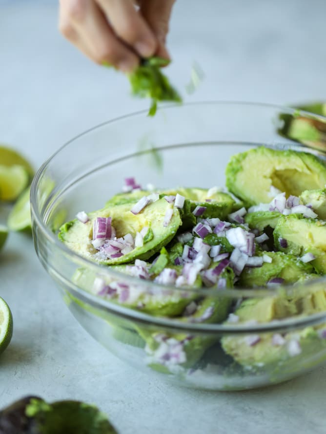 crispy carnitas guacamole I howsweeteats.com #guacamole #dip #avocado