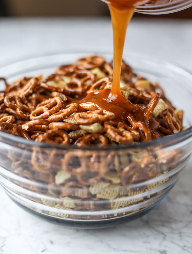 chipotle caramel chex mix recipe I howsweeteats.com #chexmix #snackmix #holidays #christmas