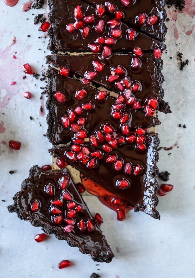 dark chocolate fudge pomegranate tart I howsweeteats.com #chocolate #pomegranate #dessert