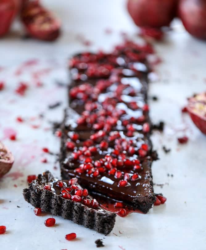 dark chocolate fudge pomegranate tart I howsweeteats.com #chocolate #pomegranate #dessert