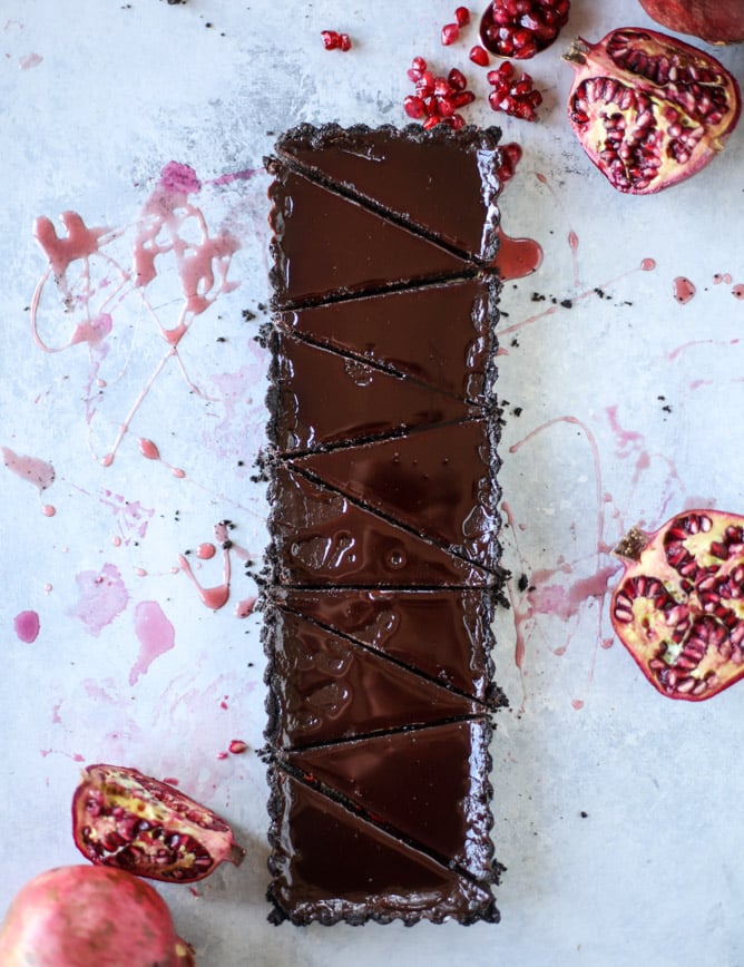 dark chocolate fudge pomegranate tart I howsweeteats.com #chocolate #pomegranate #dessert