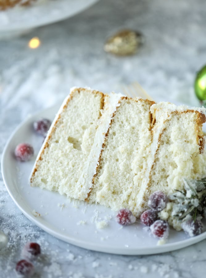 white christmas sparkle cake I howsweeteats.com #christmas #cake #vanilla #almond