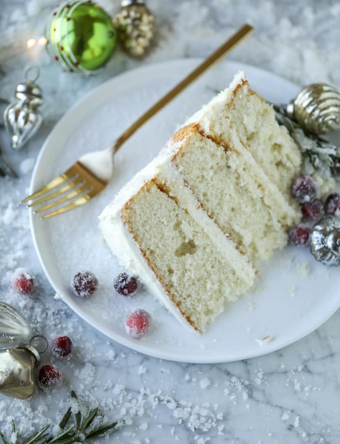 white christmas sparkle cake I howsweeteats.com #christmas #cake #vanilla #almond