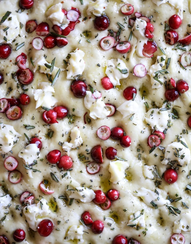 cranberry brie focaccia bread I howsweeteats.com #cranberry #focaccia #bread #christmas