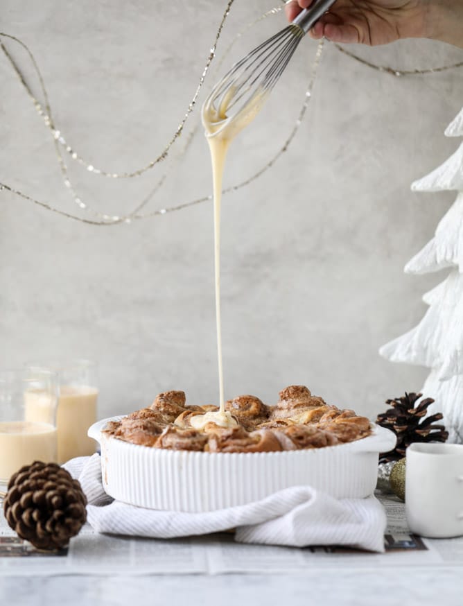 one hour eggnog cinnamon rolls I howsweeteats.com #christmas #holidays #eggnog #cinnamonrolls #breakfast