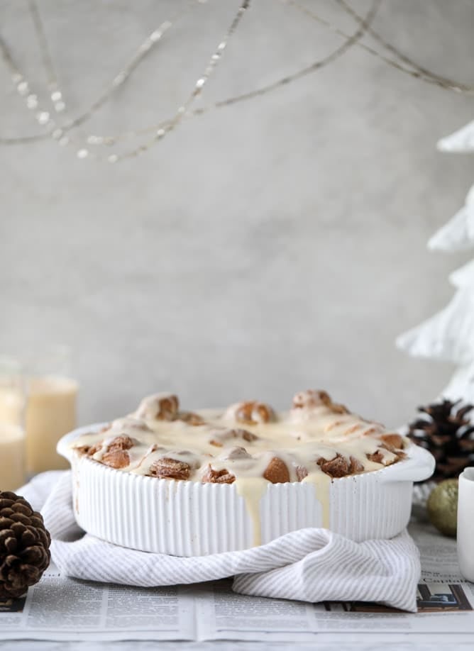 one hour eggnog cinnamon rolls I howsweeteats.com #christmas #holidays #eggnog #cinnamonrolls #breakfast