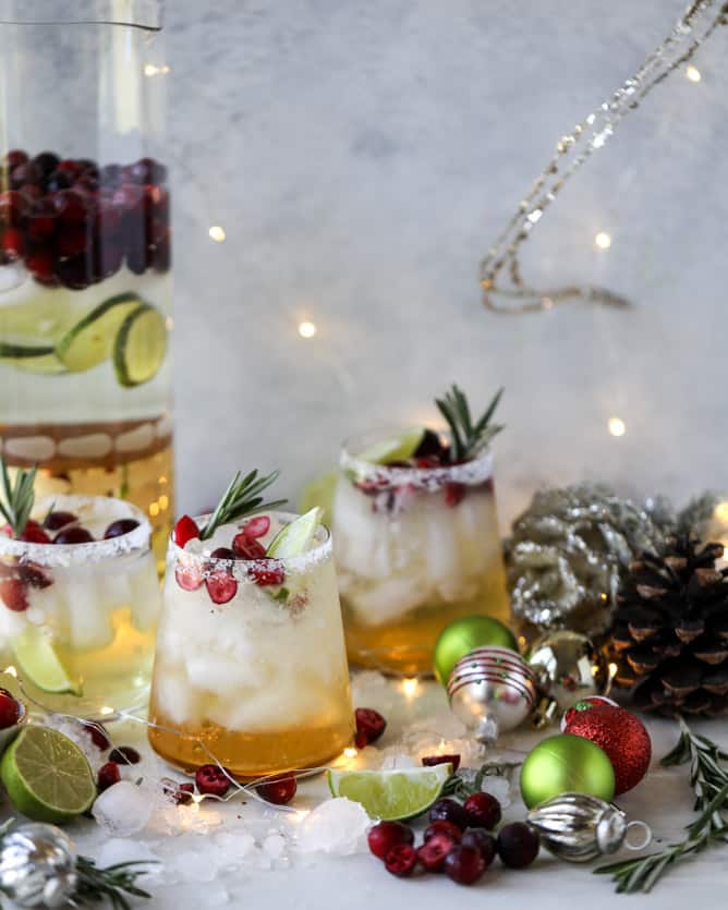 mistletoe margaritas I howsweeteats.com #christmas #margaritas #cocktails