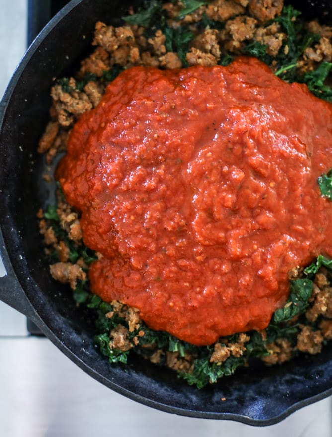 spicy sausage and kale skillet lasagna I howsweeteats.com #sausage #kale #skillet #lasagna #pasta