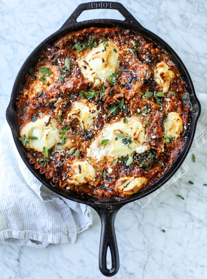 spicy sausage and kale skillet lasagna I howsweeteats.com #sausage #kale #skillet #lasagna #pasta