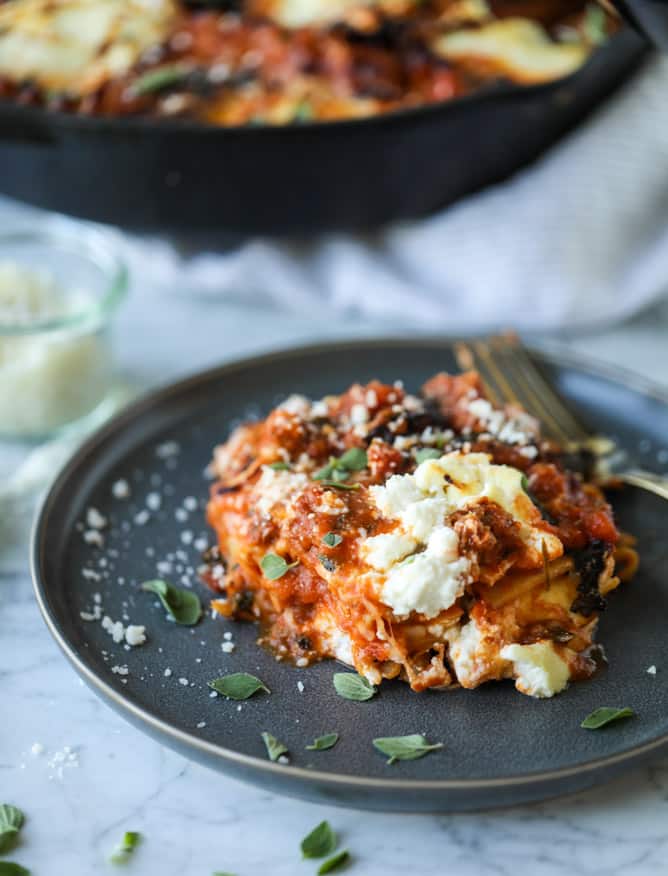 spicy sausage and kale skillet lasagna I howsweeteats.com #sausage #kale #skillet #lasagna #pasta