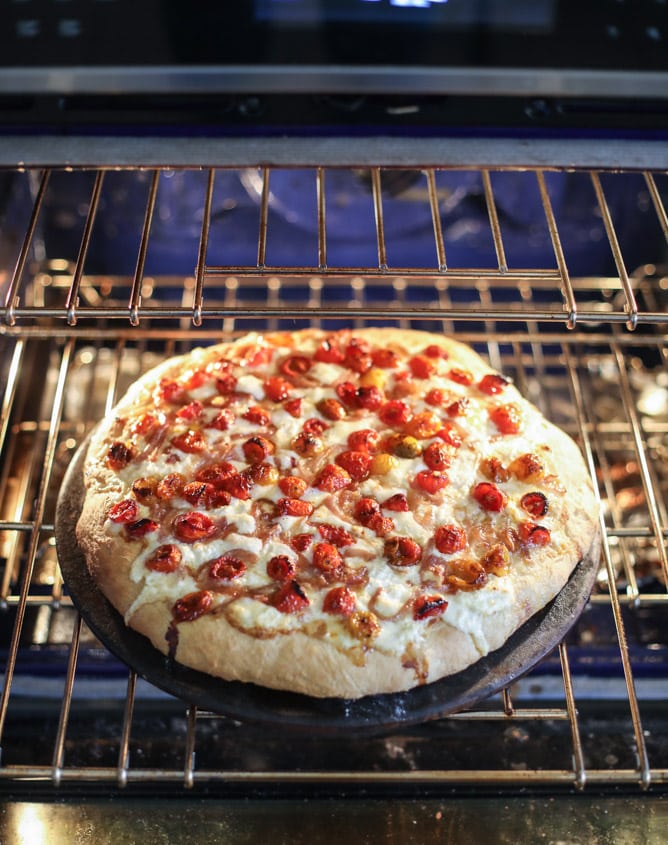 slow roasted cherry tomato pizza with garlic cream and arugula I howsweeteats.com #pizza #recipes