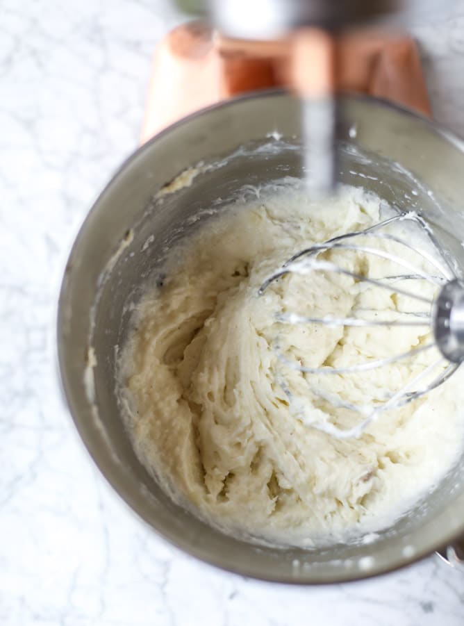 greek yogurt twice baked potatoes I howsweeteats.com #potatoes #twicebaked #sidedish #christmas #holiday