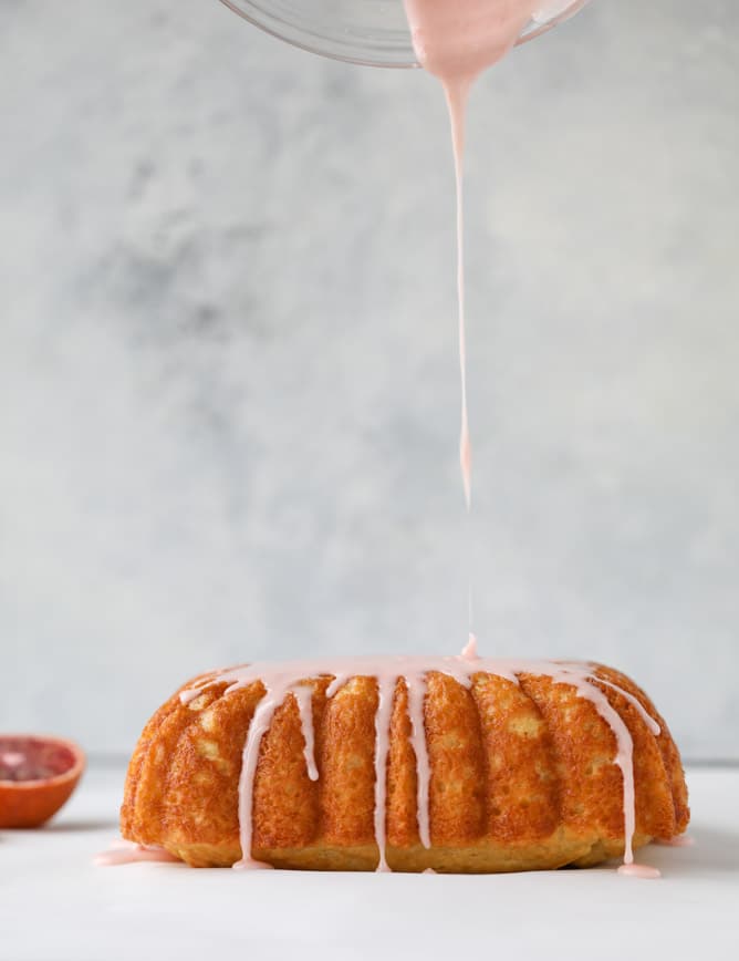 blood orange yogurt cake I howsweeteats.com #bloodorange #greekyogurt #yogurt #loafcake #cake #citrus