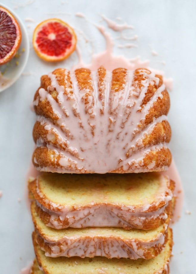 blood orange yogurt cake I howsweeteats.com #bloodorange #greekyogurt #yogurt #loafcake #cake #citrus