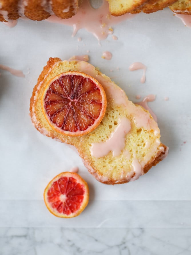 blood orange yogurt cake I howsweeteats.com #bloodorange #greekyogurt #yogurt #loafcake #cake #citrus