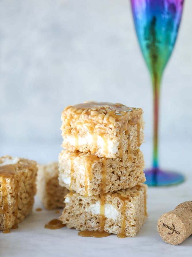 champagne caramel krispie treats I howsweeteats.com #brownrice #ricekrispietreats #champagne #caramel