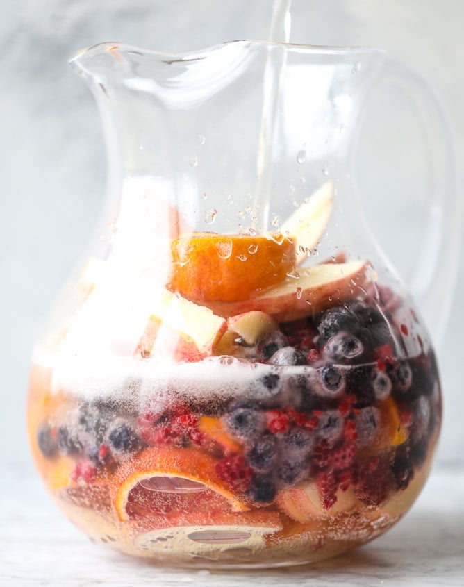 kombucha sangria I howsweeteats.com #kombucha #sangria #cocktails
