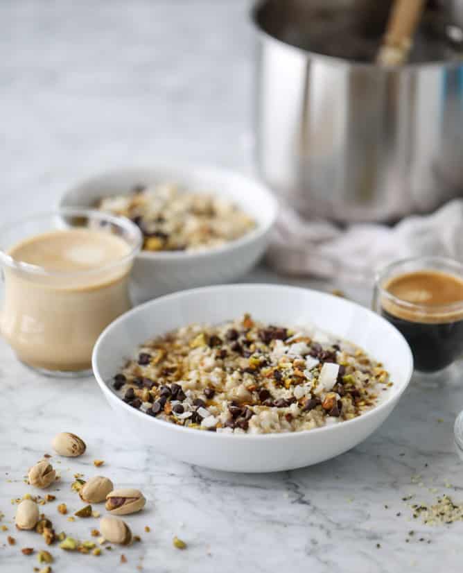 pistachio oatmeal with coconut I howsweeteats.com #oatmeal #pistachio #coconut #chocolate #breakfast