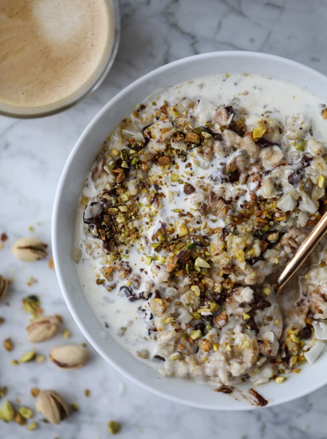 pistachio oatmeal with coconut I howsweeteats.com #oatmeal #pistachio #coconut #chocolate #breakfast