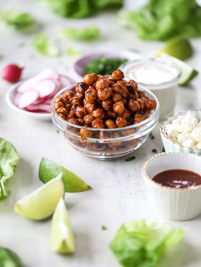 crunchy BBQ chickpea lettuce wraps I howsweeteats.com #chickpeas #lettucewraps #vegetarian #bbqsauce