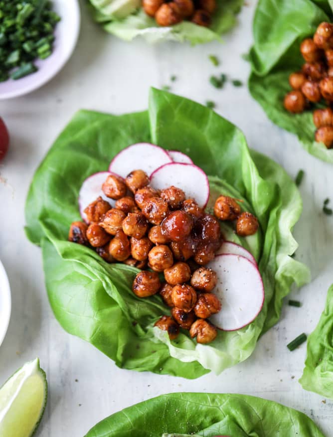 crunchy BBQ chickpea lettuce wraps I howsweeteats.com #chickpeas #lettucewraps #vegetarian #bbqsauce