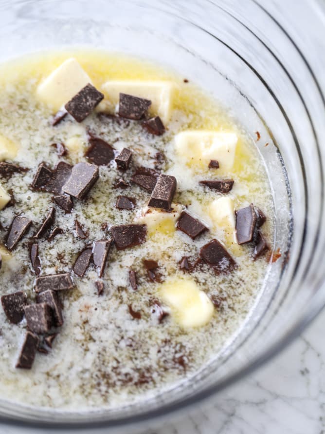 amaretto brownies I howsweeteats.com #brownies #chocolate #amaretto #almond #valentinesday