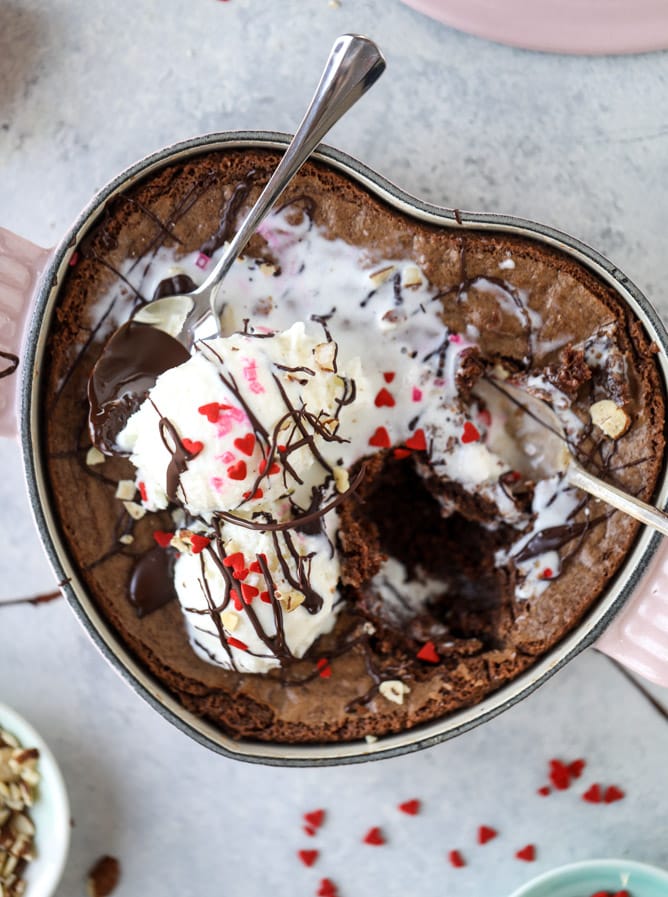 amaretto brownies I howsweeteats.com #brownies #chocolate #amaretto #almond #valentinesday