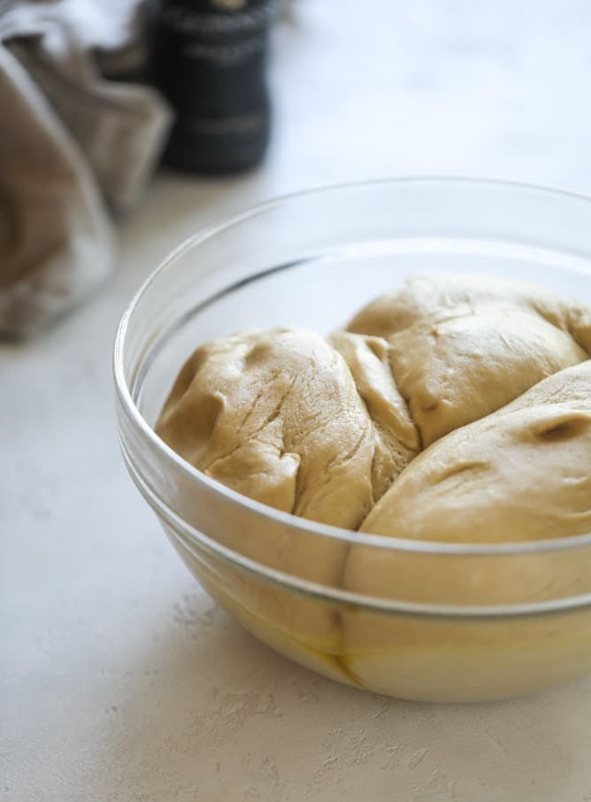 guinness soft pretzels with irish cheddar fondue I howsweeteats.com #softpretzels #fondue #irishcheddar #saintpatricksday #stpatricksday