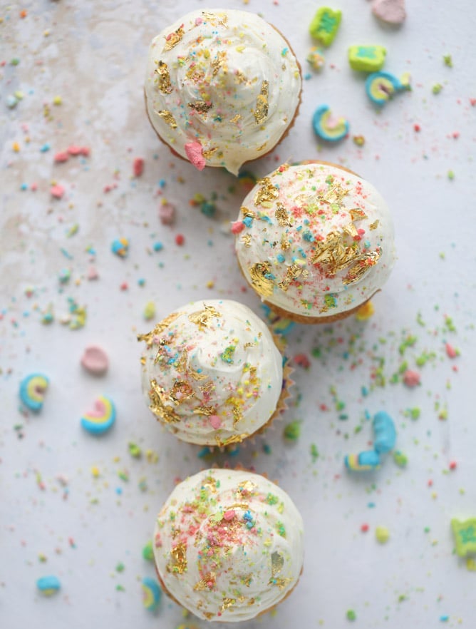 lucky charms cereal milk cupcakes I howsweeteats.com #luckycharms #cupcakes #cerealmilk #cake #funfetti #confetti #sprinkles