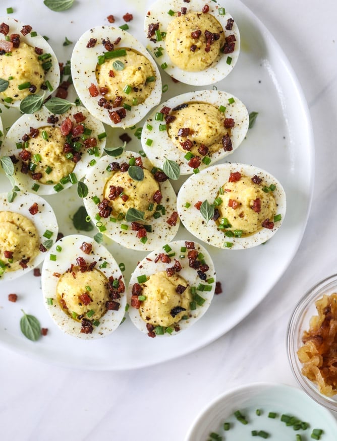 french onion deviled eggs I howsweeteats.com #deviledeggs #frenchonion #easter #egg #recipes