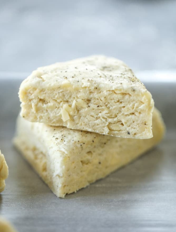 honey cheddar black pepper scones I howsweeteats.com #scones #honey #cheddar #blackpepper