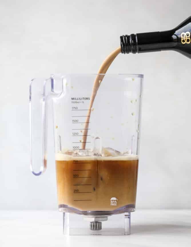 frozen irish cream cappuccinos I howsweeteats.com #coffee #frappuccino #cappuccino #frozen #irishcream #baileys