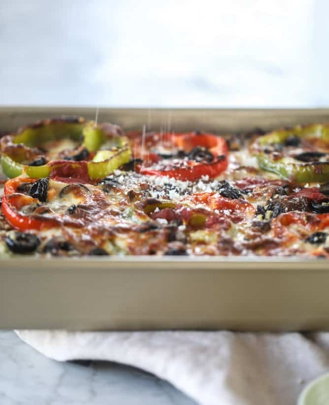 veggie supreme detroit style pizza I howsweeteats.com #detroitstyle #pizza #pizzasupreme #veggiepizza #vegetarian