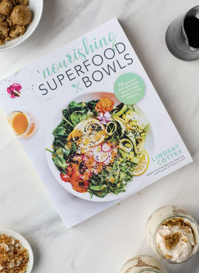 peanut butter crumble yogurt parfaits I howsweeteats.com #peanutbutter #greekyogurt #parfait #breakfast #dessert