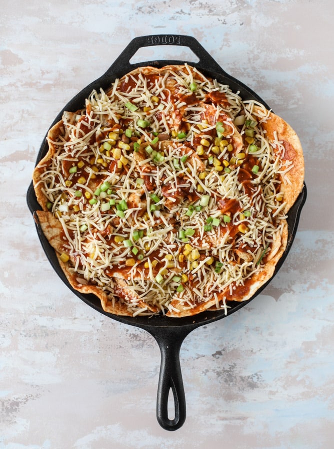 smoky chicken enchilada skillet I howsweeteats.com #chicken #enchilada #skillet #beans