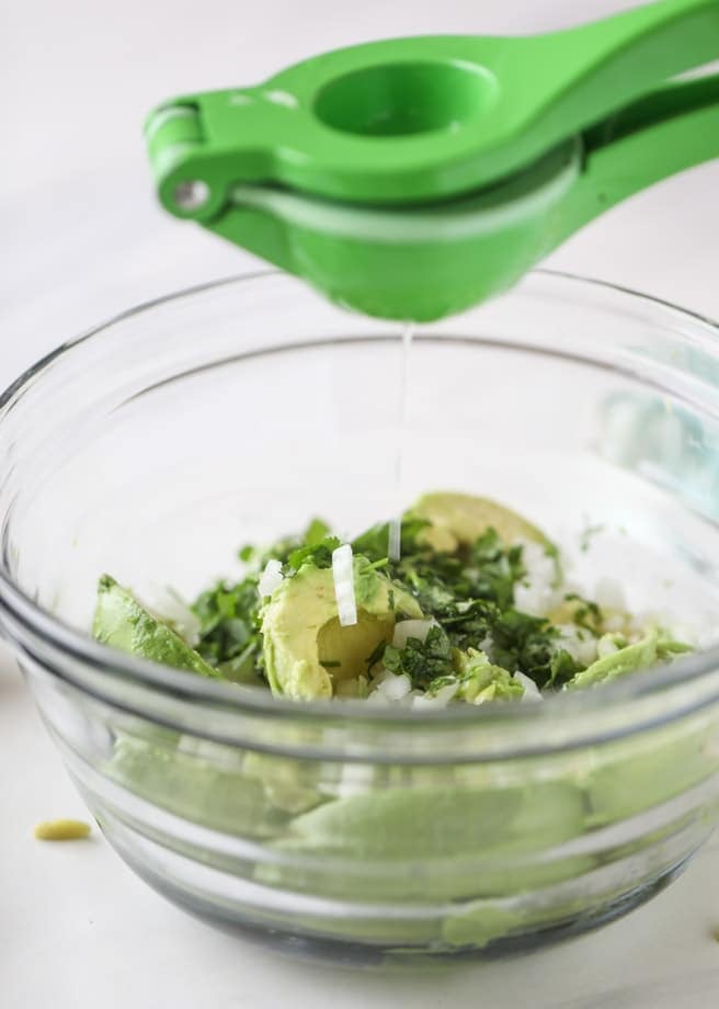 lobster guacamole I howsweeteats.com #lobster #guacamole #avocado #seafood #dip